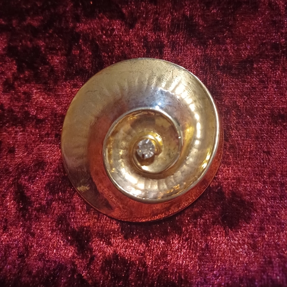Shell Brooch Goldtone & One Rhinestone - Picture 1 of 8
